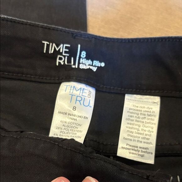 Time and Tru Women's Black  Skinny Jeans - Picture 2 of 5